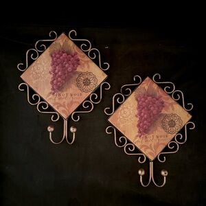 Set 2 New View Lovely Vintage Kitchen Wall Utility Hooks Wine & Grapes
